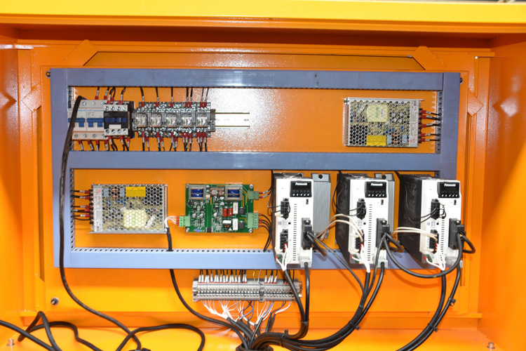 XRSK-LMS重型龍門式數(shù)控切割機(jī)芯片電源細(xì)節(jié)圖