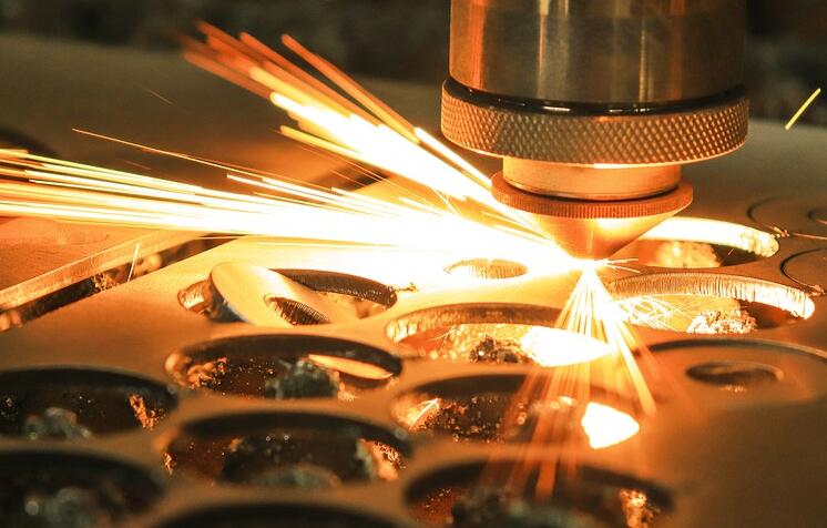 激光切割機(jī)多少錢(qián)一臺(tái)：一個(gè)激光切割機(jī)的價(jià)格是多少？