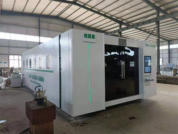 大包圍交換平臺(tái)激光切板機(jī)5