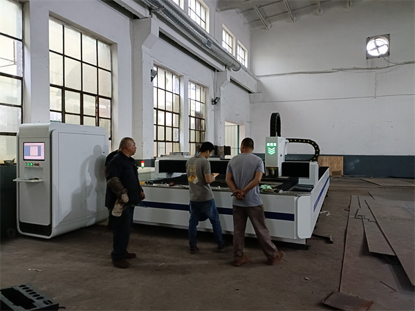  大功率數(shù)控激光切割機(jī)